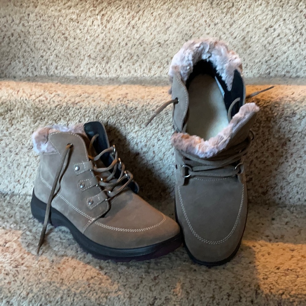 Lace winter boot, ankle height